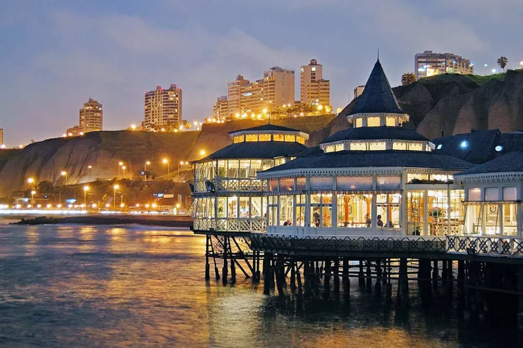 Restaurante La Rosa Náutica, una reconocida cevichería en Miraflores.